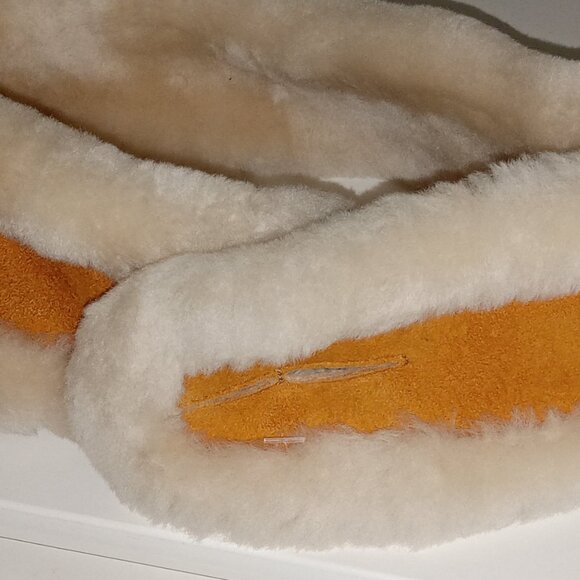 Holt Renfrew shearling neck warmer - Picture 2 of 3